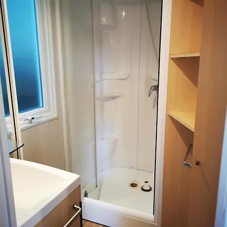 Confort 2ch 5pers 400dj 캠프장 La Boissiere-de-Montaigu