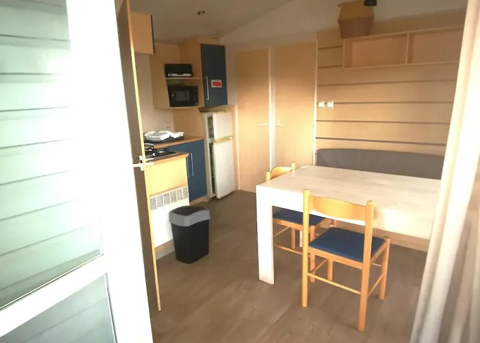 Confort 2ch 5pers 400dj 캠프장 La Boissiere-de-Montaigu